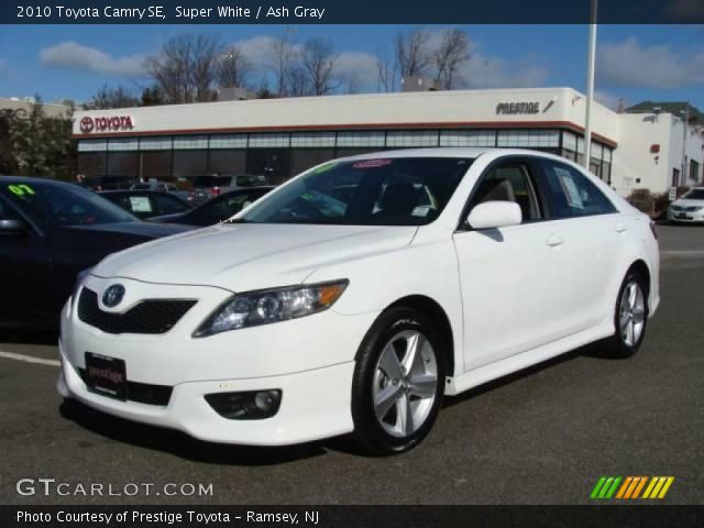2010 Toyota Camry SE in Super White