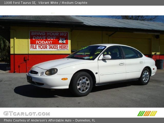 1998 Ford Taurus SE in Vibrant White