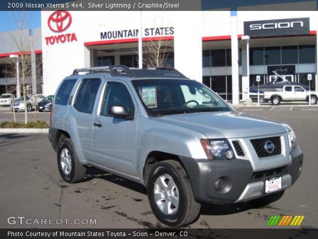 2009 Nissan Xterra S 4x4 in Silver Lightning