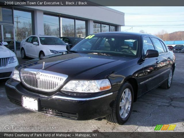 2008 Lincoln Town Car Executive L in Black