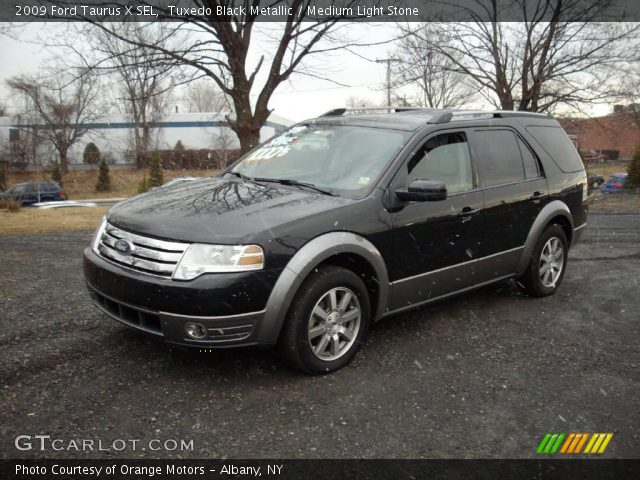 2009 Ford Taurus X SEL in Tuxedo Black Metallic