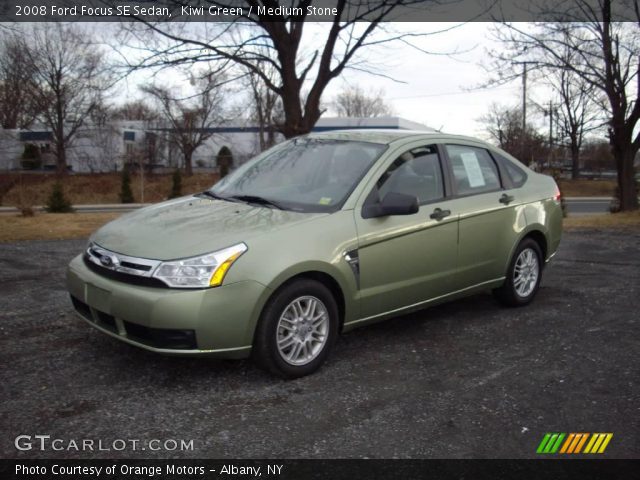 2008 Ford Focus SE Sedan in Kiwi Green