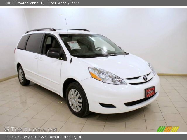 2009 Toyota Sienna LE in Super White