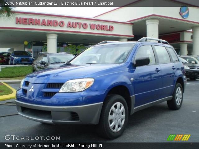 2006 Mitsubishi Outlander LS in Electric Blue Pearl