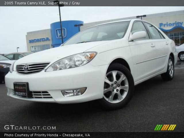 2005 Toyota Camry XLE in Super White