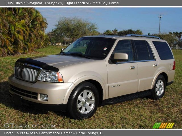 2005 Lincoln Navigator Luxury 4x4 in Light French Silk Metallic