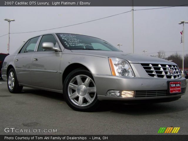 2007 Cadillac DTS Luxury in Light Platinum