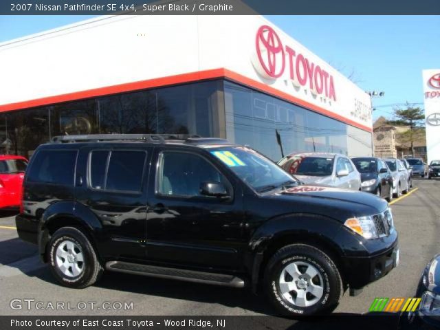 2007 Nissan Pathfinder SE 4x4 in Super Black