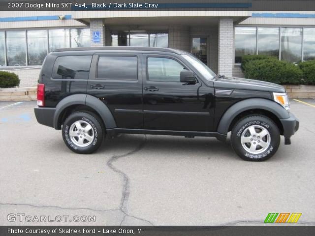 2007 Dodge Nitro SXT 4x4 in Black