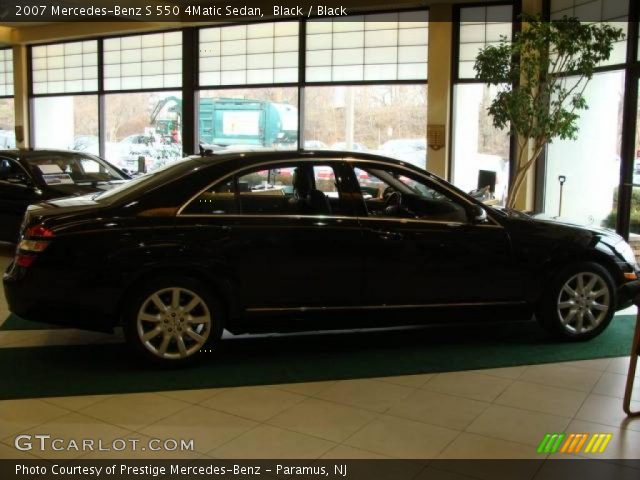 2007 Mercedes-Benz S 550 4Matic Sedan in Black
