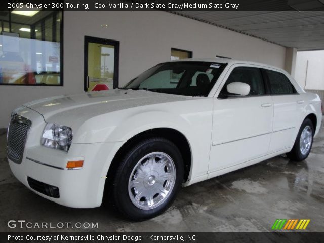 2005 Chrysler 300 Touring in Cool Vanilla