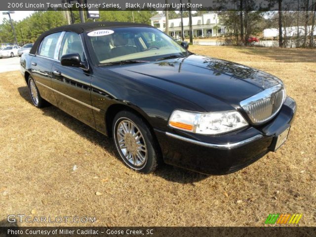 2006 Lincoln Town Car Designer Series in Black