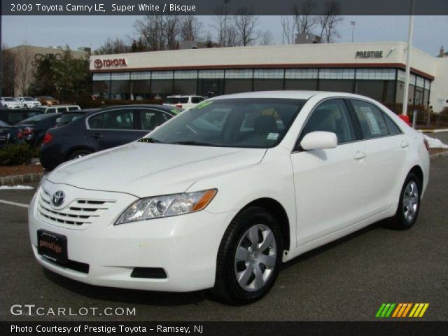 2009 Toyota Camry LE in Super White