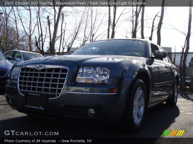2005 Chrysler 300 Touring in Magnesium Pearl