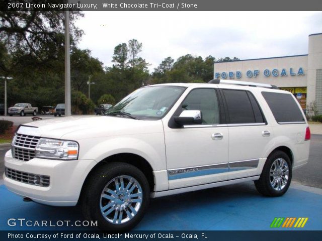 2007 Lincoln Navigator Luxury in White Chocolate Tri-Coat