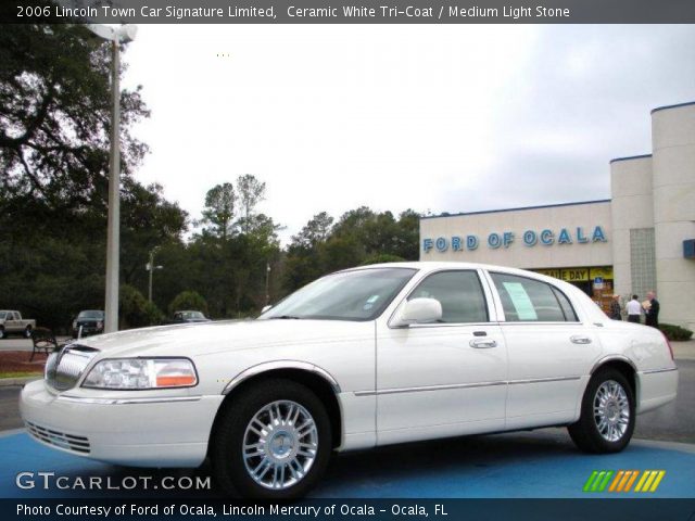 2006 Lincoln Town Car Signature Limited in Ceramic White Tri-Coat