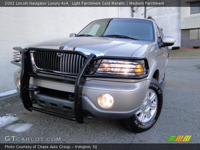 2002 Lincoln Navigator Luxury 4x4 in Light Parchment Gold Metallic