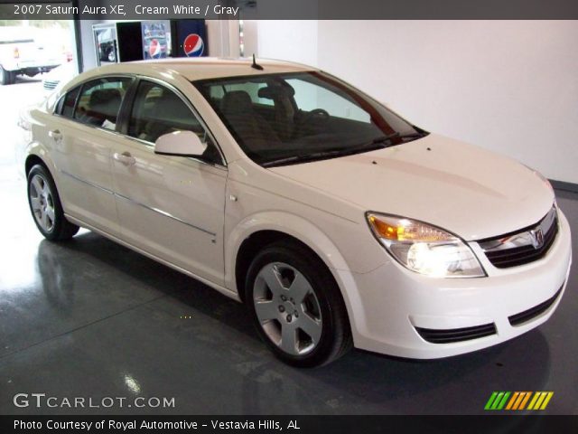 2007 Saturn Aura XE in Cream White