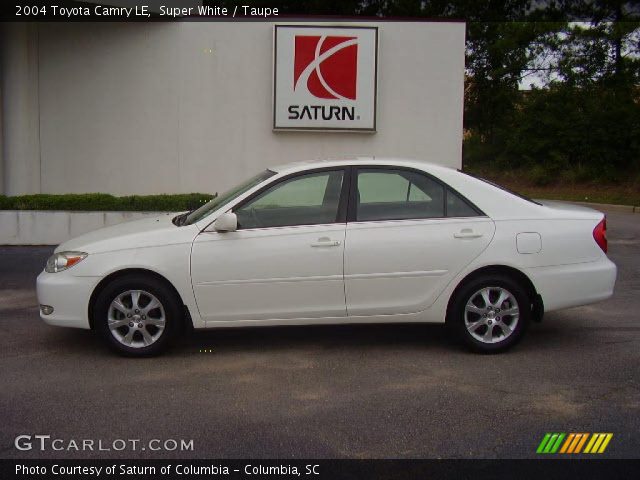 2004 Toyota Camry LE in Super White