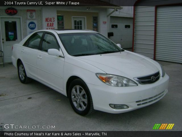 2004 Toyota Camry LE in Super White