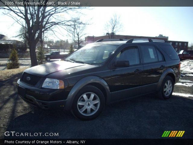 2005 Ford Freestyle SE AWD in Black