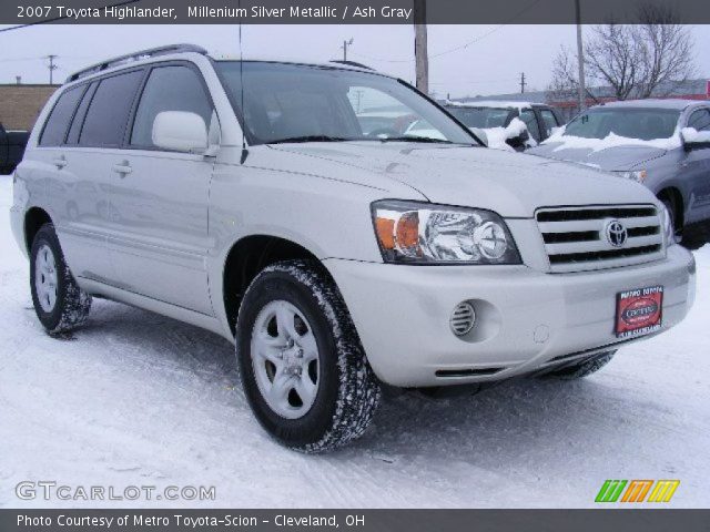 2007 Toyota Highlander  in Millenium Silver Metallic