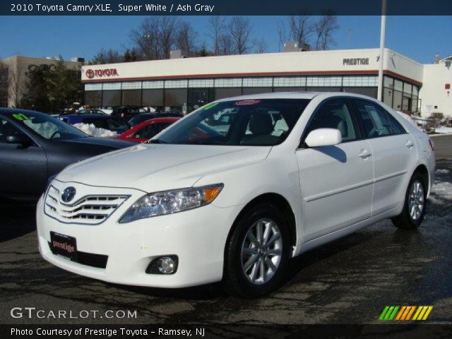 2010 Toyota Camry XLE in Super White