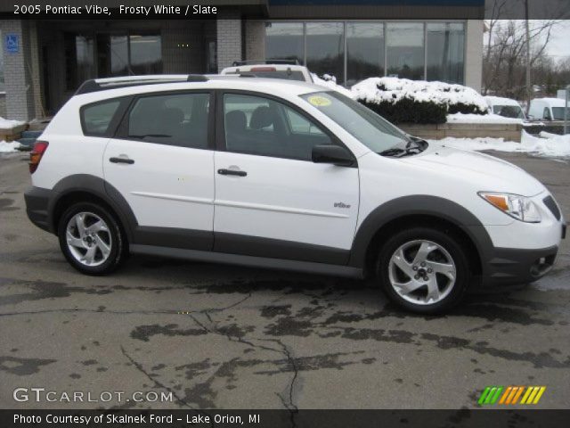 2005 Pontiac Vibe  in Frosty White