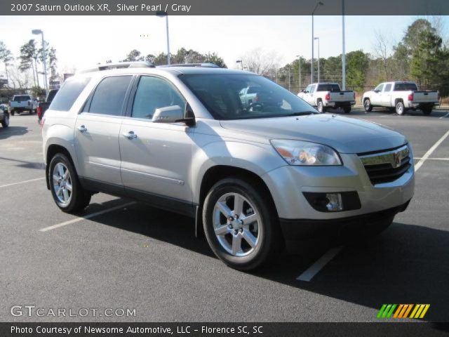 2007 Saturn Outlook XR in Silver Pearl