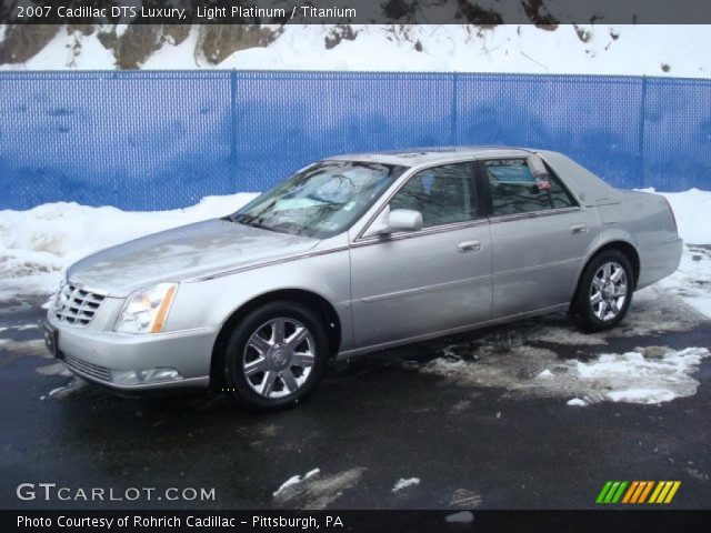 2007 Cadillac DTS Luxury in Light Platinum