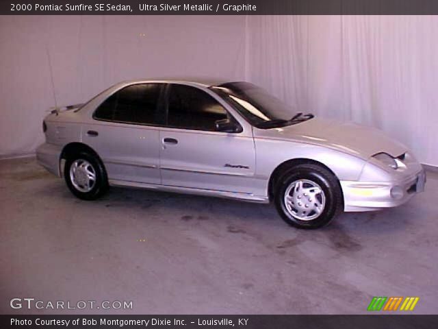 2000 Pontiac Sunfire SE Sedan in Ultra Silver Metallic