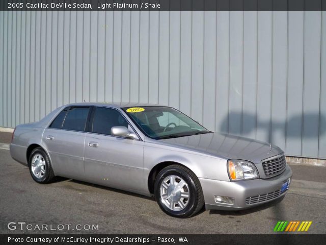 2005 Cadillac DeVille Sedan in Light Platinum