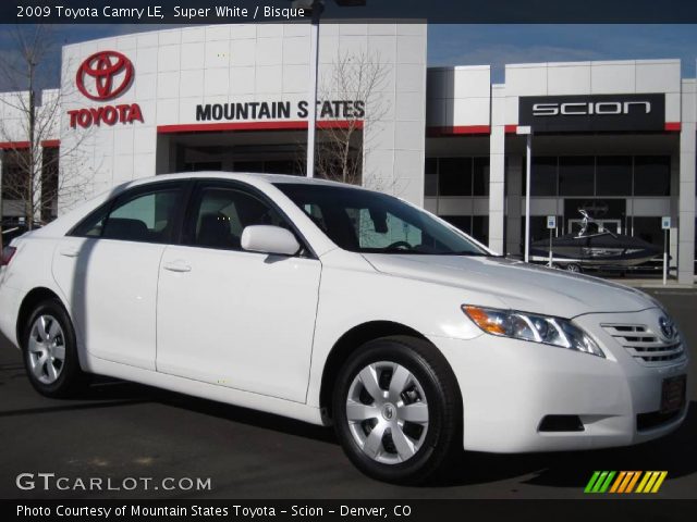 2009 Toyota Camry LE in Super White