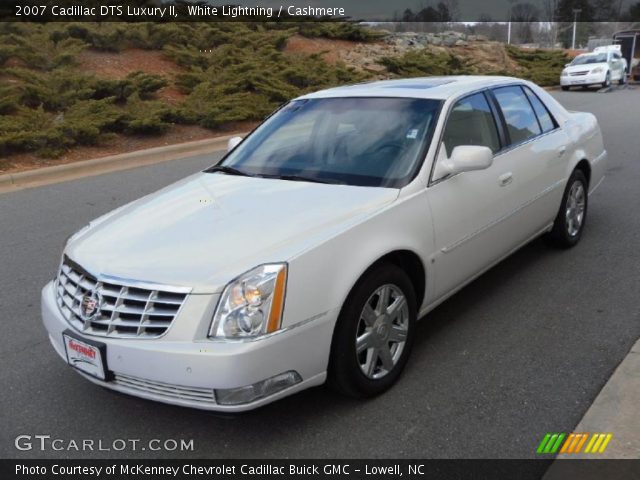 2007 Cadillac DTS Luxury II in White Lightning