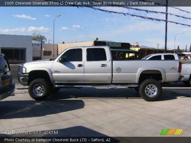 2005 Chevrolet Silverado 3500 LS Crew Cab 4x4 in Silver Birch Metallic