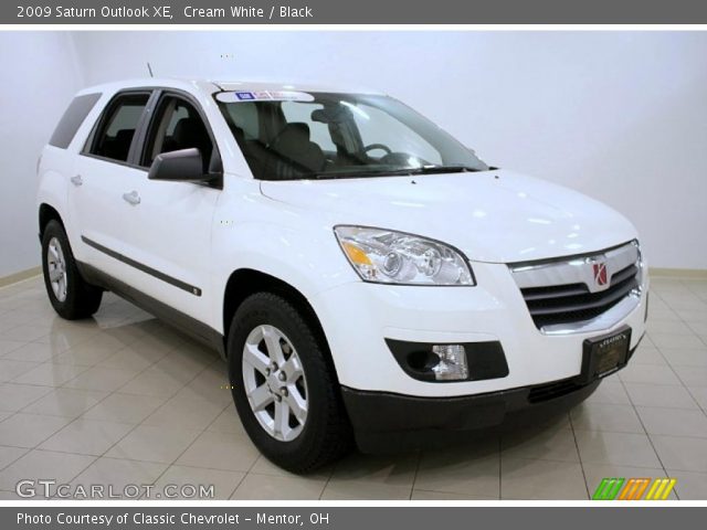 2009 Saturn Outlook XE in Cream White