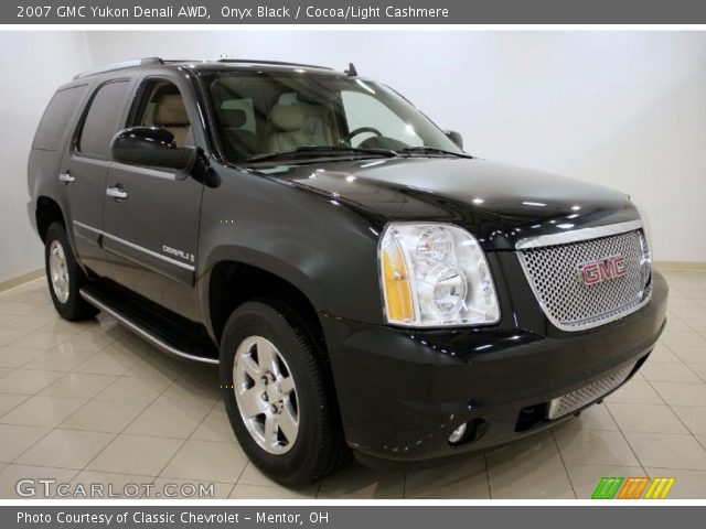 2007 GMC Yukon Denali AWD in Onyx Black