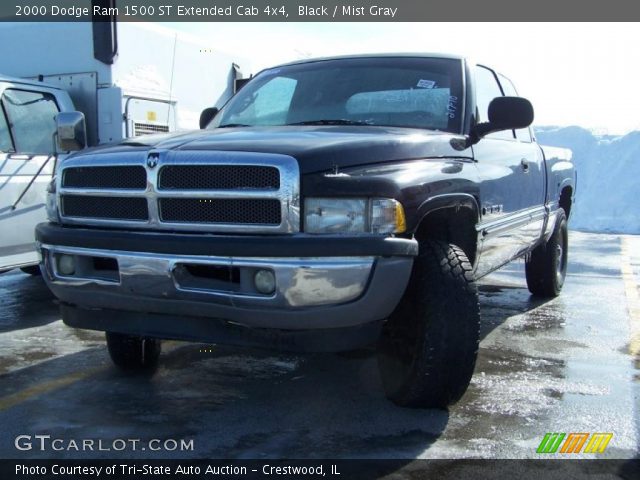 2000 Dodge Ram 1500 ST Extended Cab 4x4 in Black