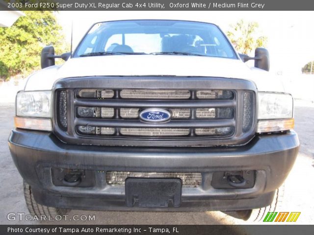 2003 Ford F250 Super Duty XL Regular Cab 4x4 Utility in Oxford White