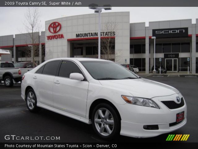 2009 Toyota Camry SE in Super White