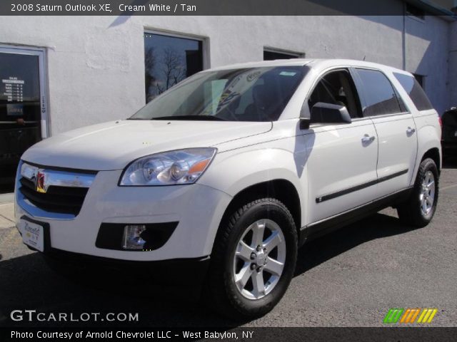 2008 Saturn Outlook XE in Cream White