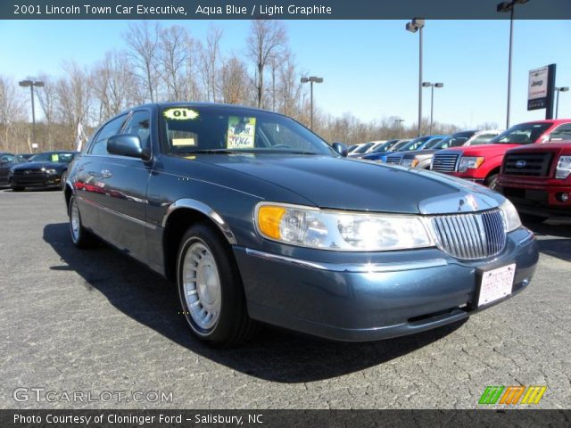 2001 Lincoln Town Car Executive in Aqua Blue