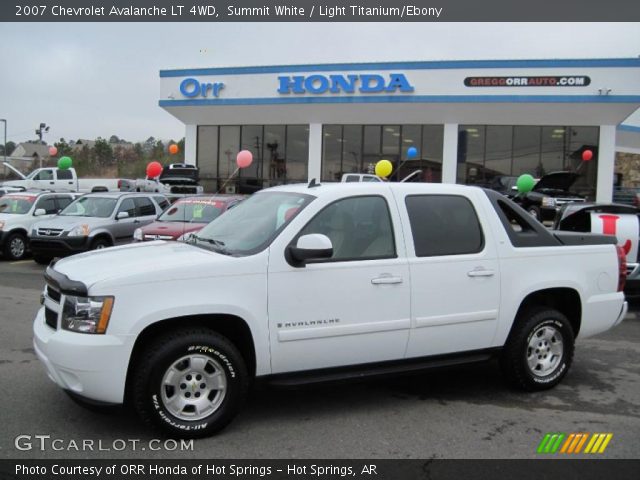 2007 Chevrolet Avalanche LT 4WD in Summit White