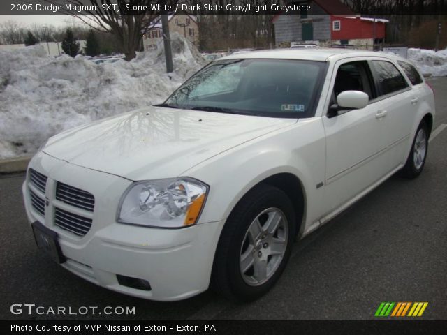 2006 Dodge Magnum SXT in Stone White