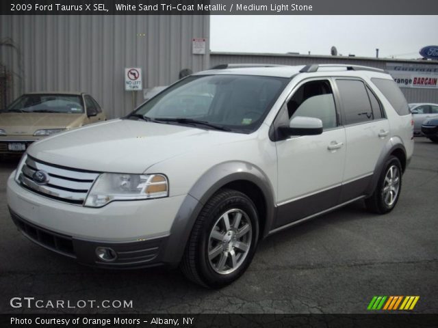2009 Ford Taurus X SEL in White Sand Tri-Coat Metallic