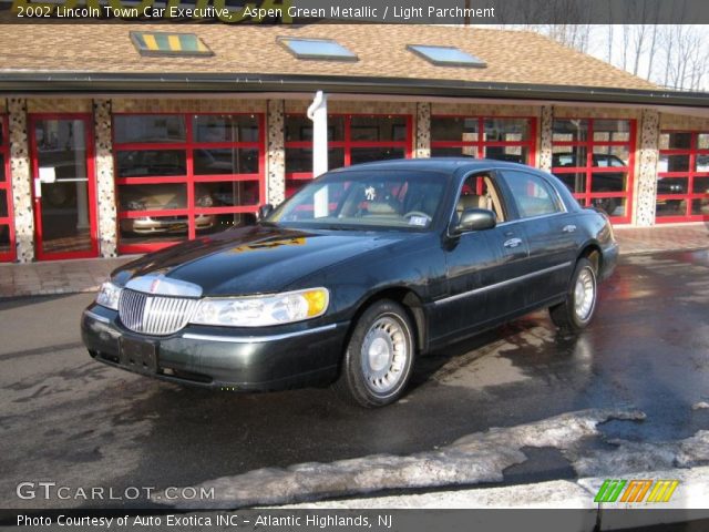 2002 Lincoln Town Car Executive in Aspen Green Metallic