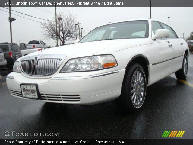 2006 Lincoln Town Car Designer Series in Vibrant White