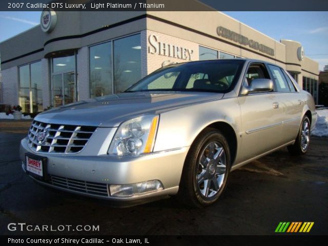 2007 Cadillac DTS Luxury in Light Platinum