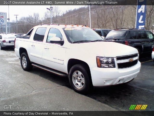 2007 Chevrolet Avalanche LT 4WD in Summit White