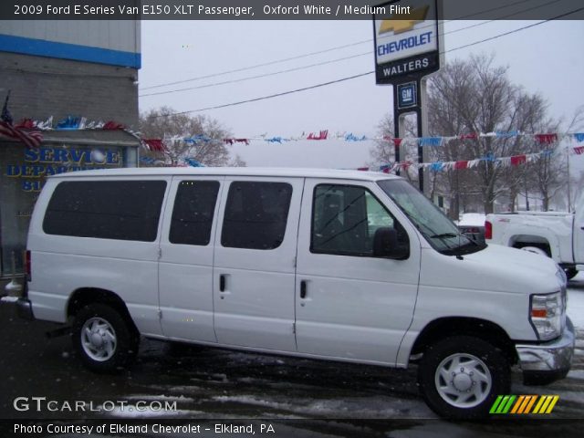 2009 Ford E Series Van E150 XLT Passenger in Oxford White